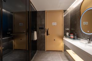 Tianhai Botang Hotel, Guling Street, Lushan Scenic Area的一间浴室