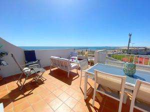 Balkón alebo terasa v ubytovaní T3 dernier étage avec grande terrasse, parking et WIFI à Sète - FR-1-338-506