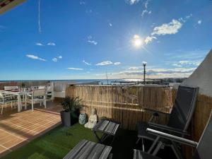 Balkón alebo terasa v ubytovaní T3 dernier étage avec grande terrasse, parking et WIFI à Sète - FR-1-338-506
