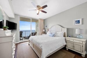 a bedroom with a bed and a ceiling fan at Pool & Spa - Beachfront - Golf - King Bed in Gulf Highlands