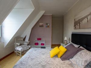 Кровать или кровати в номере Maison avec piscine privée, 3 chambres et jardin fleuri, proche de Sarlat et des sites touristiques. - FR-1-616-179 +13 фотографий