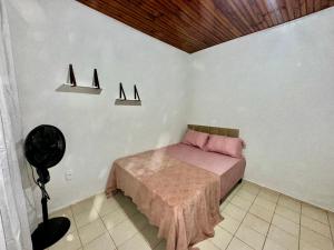 Rúm í herbergi á Casa em Condominio no Centro para 6 pessoas