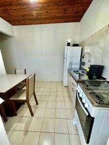 Eldhús eða eldhúskrókur á Casa em Condominio no Centro para 6 pessoas