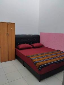 Postel nebo postele na pokoji v ubytování Diyana Homestay Happy Together