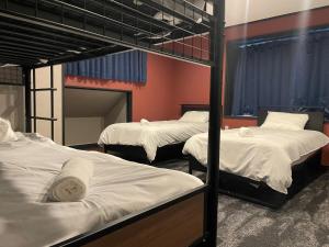 Postel nebo postele na pokoji v ubytování Ember Lodge - Hakuba