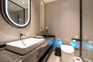 Vannituba majutusasutuses Ramada by Wyndham Wuhan Wangjiawan +37 fotot