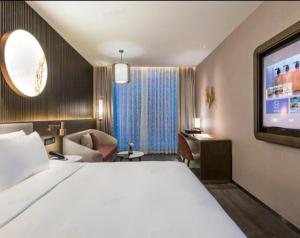 Xi 'an North Railway Station Municipal Government Orange Crystal Hotel客房内的一张或多张床位