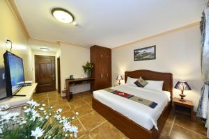 TV a/nebo společenská místnost v ubytování Sapa Symphony Hotel