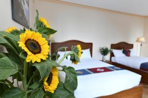Postel nebo postele na pokoji v ubytování Sapa Symphony Hotel
