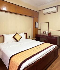 Postel nebo postele na pokoji v ubytování Hải Vân Hotel Điện Biên