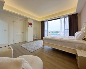 a bedroom with a large bed and a large window at 芙若蕥居 in Qingshui