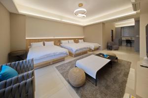 a hotel room with two beds and a couch at 芙若蕥居 in Qingshui
