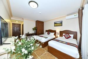 Postel nebo postele na pokoji v ubytování Sapa Symphony Hotel
