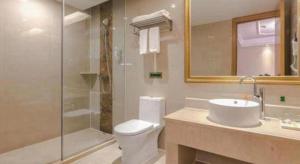 Koupelna v ubytování Vienna Hotel Chengdu Airport Shuangliu Wanda + 127 fotografií