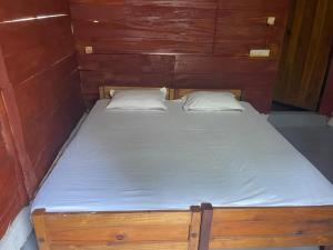 Postel nebo postele na pokoji v ubytování Lemon Tree Hostel Arugambay + 10 fotografií