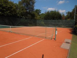 Tennis och/eller squashbanor vid eller i närheten av Chata Sport Kemp Areál