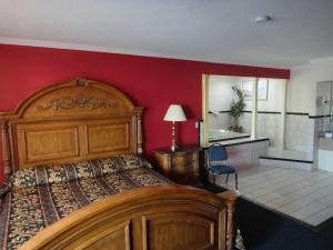 Gallery image of Red Carpet Inn Norwalk in Norwalk