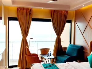 Posezení v ubytování A LUXUARY HOTEL DREAM!LAND Near Sea Beach And Jagannth Temple - Fully Air Conditioning Luxuary Rooms - Lift - Restaurant & Parking Facilities - Four Star Hotel In Puri