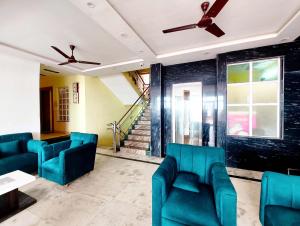 Posezení v ubytování A LUXUARY HOTEL DREAM!LAND Near Sea Beach And Jagannth Temple - Fully Air Conditioning Luxuary Rooms - Lift - Restaurant & Parking Facilities - Four Star Hotel In Puri
