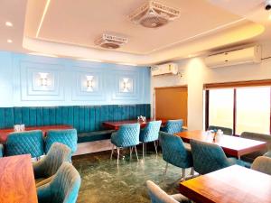 Posezení v ubytování A LUXUARY HOTEL DREAM!LAND Near Sea Beach And Jagannth Temple - Fully Air Conditioning Luxuary Rooms - Lift - Restaurant & Parking Facilities - Four Star Hotel In Puri