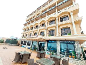 Balkón nebo terasa v ubytování A LUXUARY HOTEL DREAM!LAND Near Sea Beach And Jagannth Temple - Fully Air Conditioning Luxuary Rooms - Lift - Restaurant & Parking Facilities - Four Star Hotel In Puri