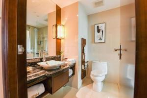 a bathroom with a sink and a toilet at Xingtai Yuehai Hotel in Haikou +99 photos