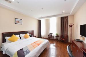 Télévision ou salle de divertissement dans l'établissement Shell Hotel Huainan Shou County Passenger Station Yaohai Grand Market