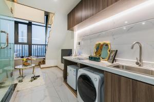 Fotografie z fotogalerie ubytování 云享城居 SKY高空Loft公寓酒店 春熙路九眼桥店 v destinaci Čcheng-tu