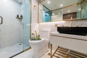 Koupelna v ubytování 云享城居 SKY高空Loft公寓酒店 春熙路九眼桥店