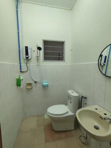 Ένα μπάνιο στο Garden Homes Simple Seremban 2 +3 φωτογραφίες