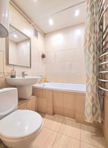 Koupelna v ubytování Квартира у ТРЦ Никольский с красивым видом + 11 fotografií