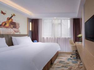 a hotel room with two beds and a television at Vienna Hotel Nanning Beihu Metro Station in Nanning +181 photos