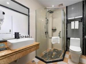 a bathroom with a sink and a shower at Borrman Hotel Huizhou Danshui High-speed Railway Huiyang Station in Huizhou +110 photos