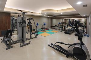 Fitness centrum a/nebo fitness zařízení v ubytování Forum Suite Otel