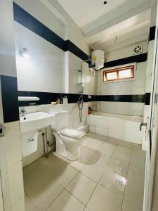 Phòng tắm tại Namal Residence & Restaurant