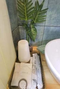 Uma casa de banho em How Hide Homestay