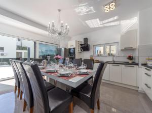 Kuchyň nebo kuchyňský kout v ubytování Villa Shaula