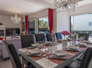 Posezení v ubytování Villa Shaula + 34 fotografií