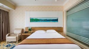 Postel nebo postele na pokoji v ubytování Vienna Hotel Guangdong Zhuhai Mingzhu Station Guozheng