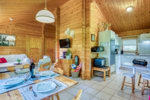 Część wypoczynkowa w obiekcie Chalet 17 tournesol Mauroux