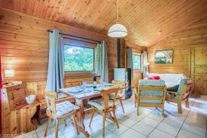Część wypoczynkowa w obiekcie Chalet 17 tournesol Mauroux