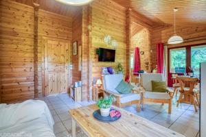 Część wypoczynkowa w obiekcie Chalet 17 tournesol Mauroux