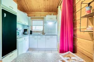 Kuchnia lub aneks kuchenny w obiekcie Chalet 17 tournesol Mauroux