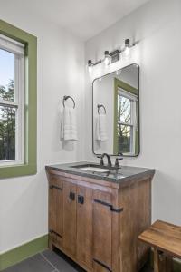 Φωτογραφία από το άλμπουμ του Hemlock Haven - Fall Creek Falls Escape -Sleeps 16 σε Sampson