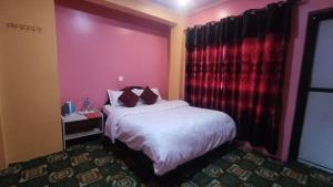 Postel nebo postele na pokoji v ubytování Hotel Pigeon Prince