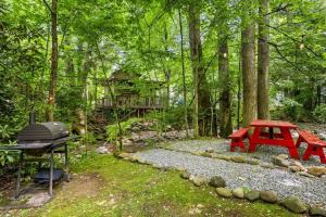 En have udenfor Outdoor Paradise on the Creek - Jacuzzi - Stocked