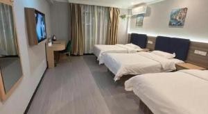 TV o dispositivi per l'intrattenimento presso GreenTree Inn Shanghai MinHang ZhuanQiao Subway Station East ZhuanXing Road Shell Hotel