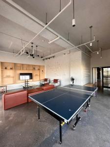 Stolní tenis v ubytování The Median Condominium Unit 317 nebo okolí + 18 fotografií