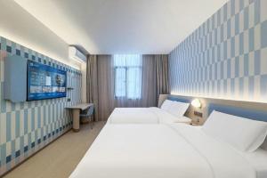 Postel nebo postele na pokoji v ubytování Hanting Premium Hotel Shanghai Xizang Nan Road + 37 fotografií