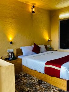 Letto o letti in una camera di Royal Green Valley Mashobra by Naina Staycation - Mountain and valley view rooms